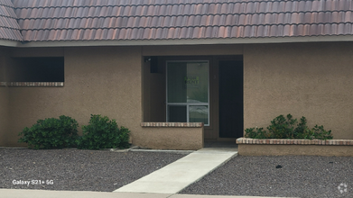 Building Photo - 421 W Yukon Dr