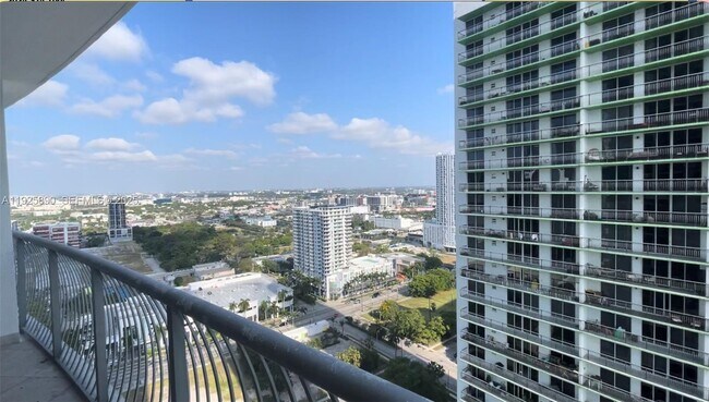 Foto del edificio - 1750 N Bayshore Dr