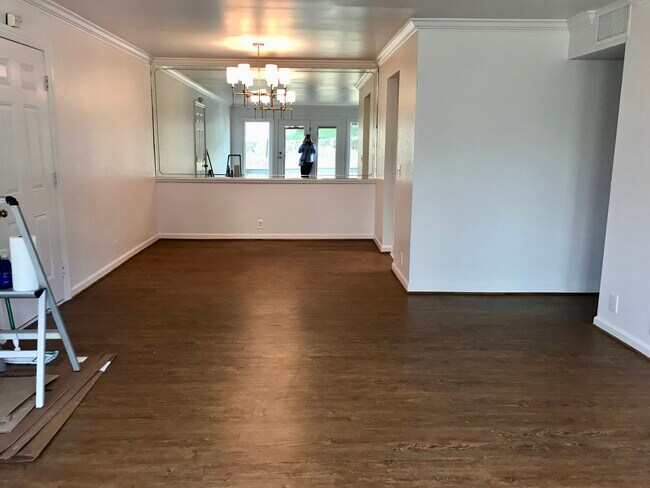 Mirrored dining area - 21 Vaughns Gap Rd