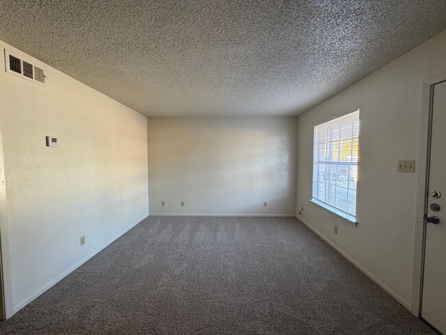 Building Photo - 228 Hold St