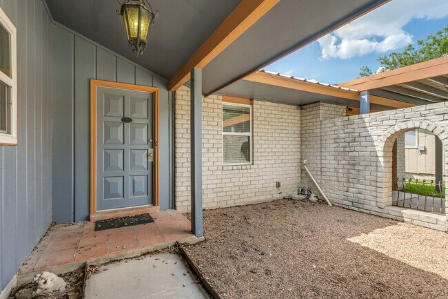 Foto del edificio - 9515 Reece Dr