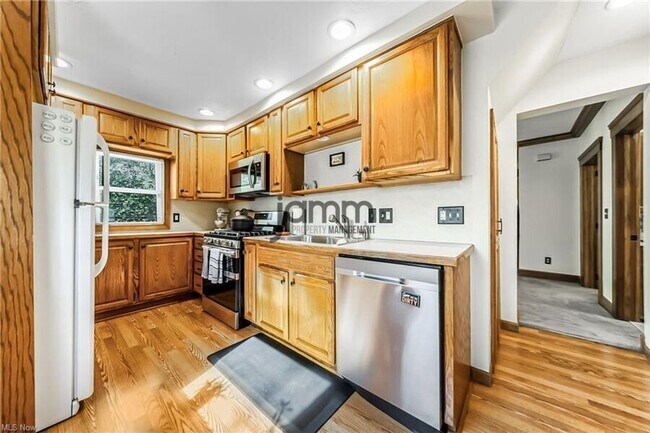 Foto del edificio - 1478 Winchester Ave