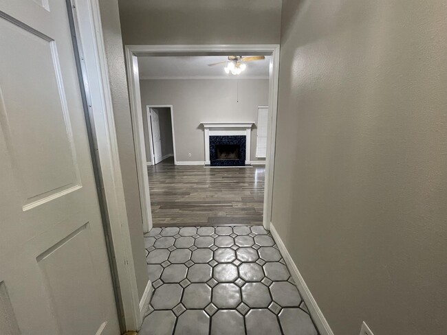 Building Photo - 3426 Sterling Dr