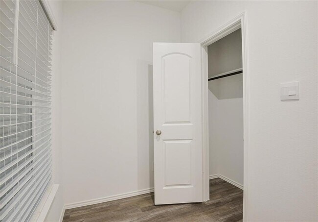 Building Photo - 1055 Llano Trl