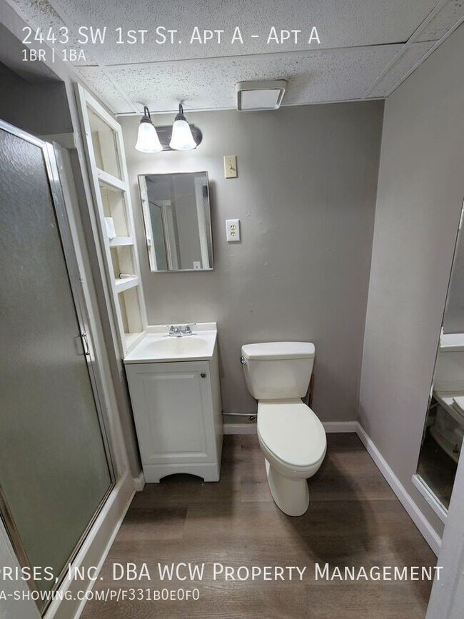 Foto del edificio - 2443 SW 1st St