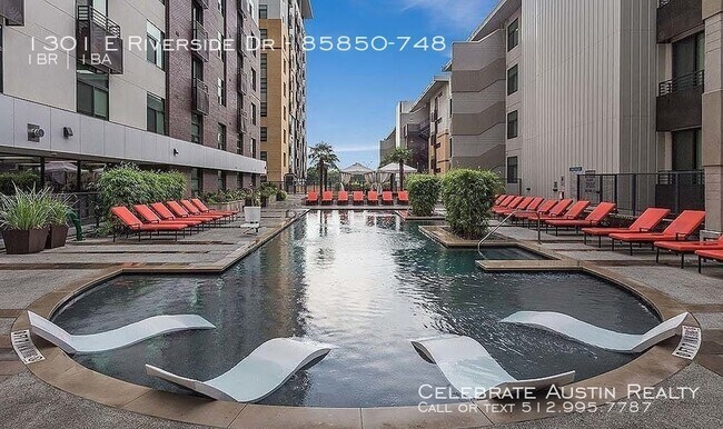 Building Photo - RV Luxury Apartments