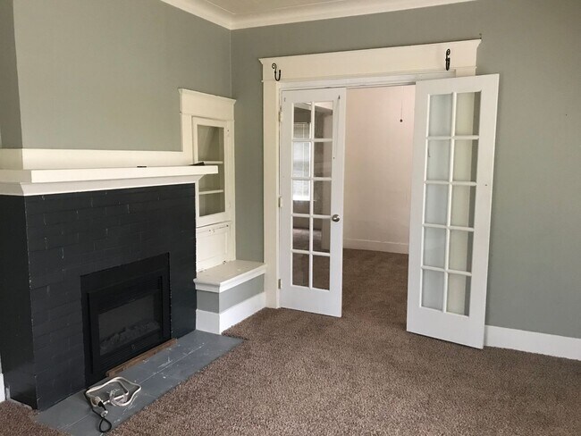 Foto del edificio - Farmhouse on huge lot