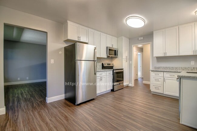 Building Photo - Completely Remodeled Duplex