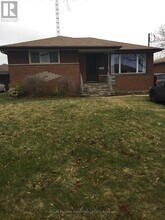 Building Photo - 260 Linden St
