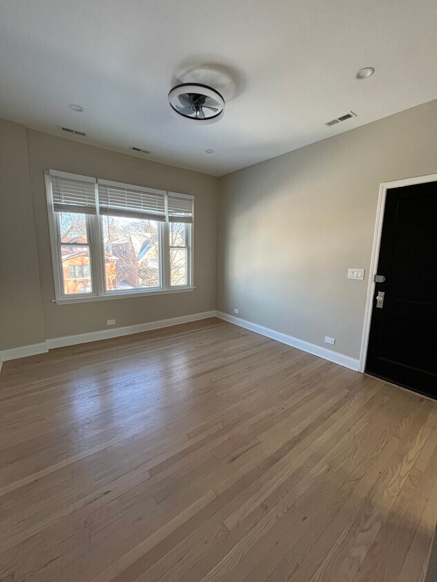 Photo - 5857 W Byron St (Chicago, IL)