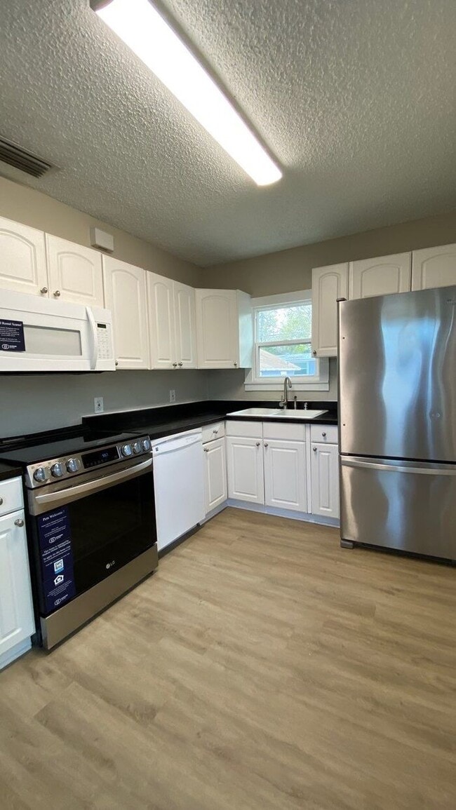 Building Photo - NOW AVAILABLE! - 2610 13TH AVE N, ST PETER...