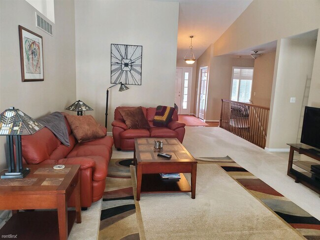 Building Photo - 3 br, 3 bath Condo - 11811 Pine Way Ct