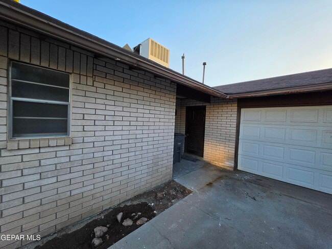 Building Photo - 217 Palmary Dr