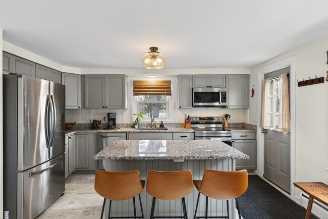 Photo - 3BR Cape Available 2/1 House