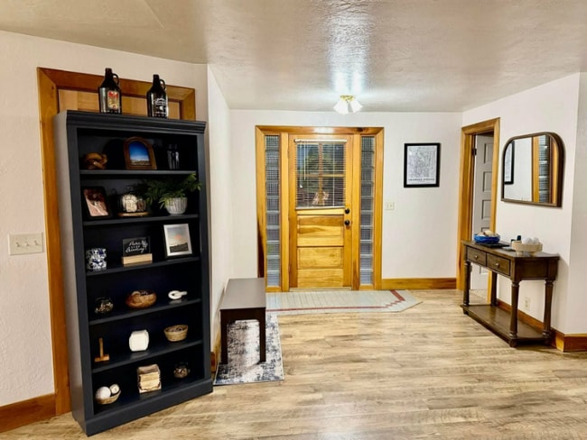 Building Photo - 528 W Columbia St