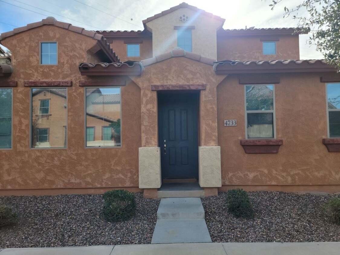 Foto principal - great home in laveen