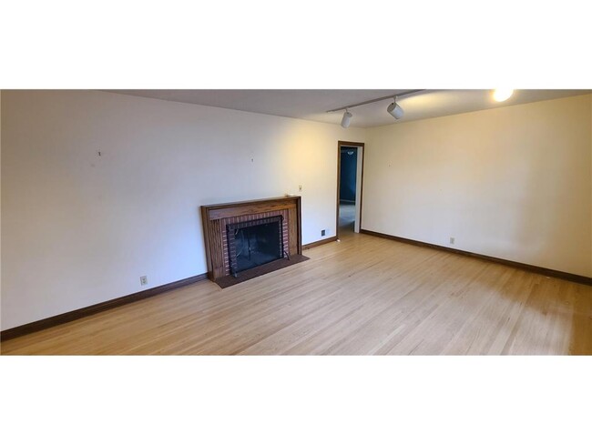 Building Photo - 5828 Kellogg Ave