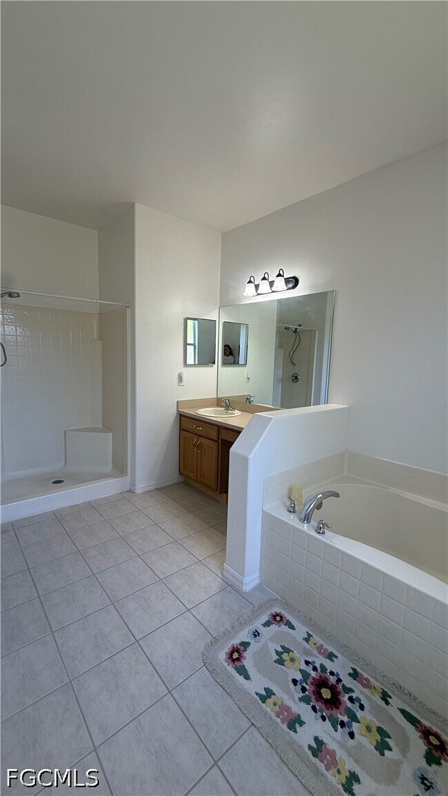 Building Photo - 2016 SW 3rd Terrace