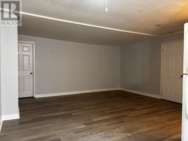 Building Photo - 10 King St E