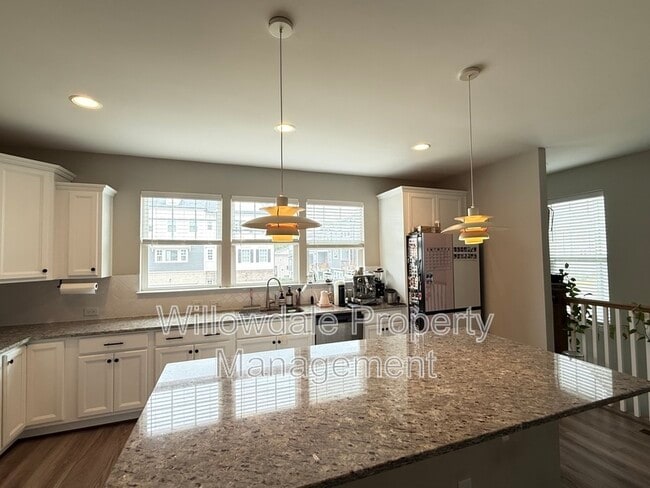 Building Photo - 1059 Lathrop Ln