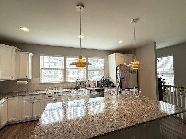 Foto del edificio - 1059 Lathrop Ln