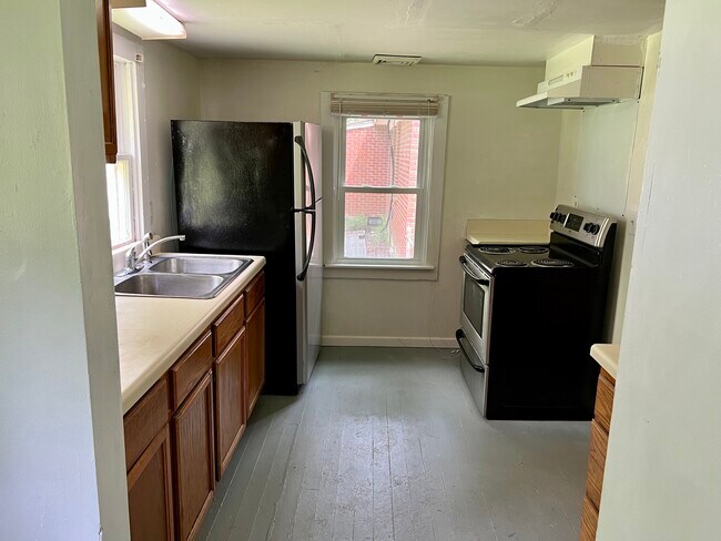 Refrigerador y estufa provistos - 3570 Allandale Ln