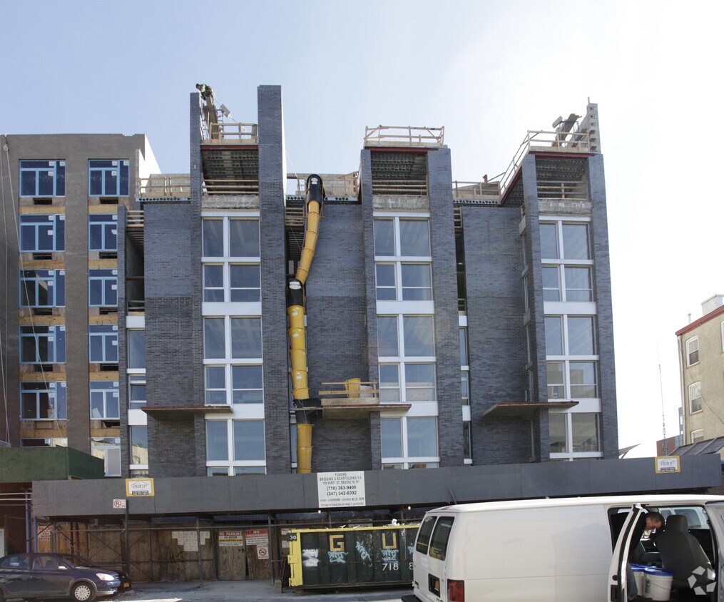 Foto principal - 105 Grand Ave