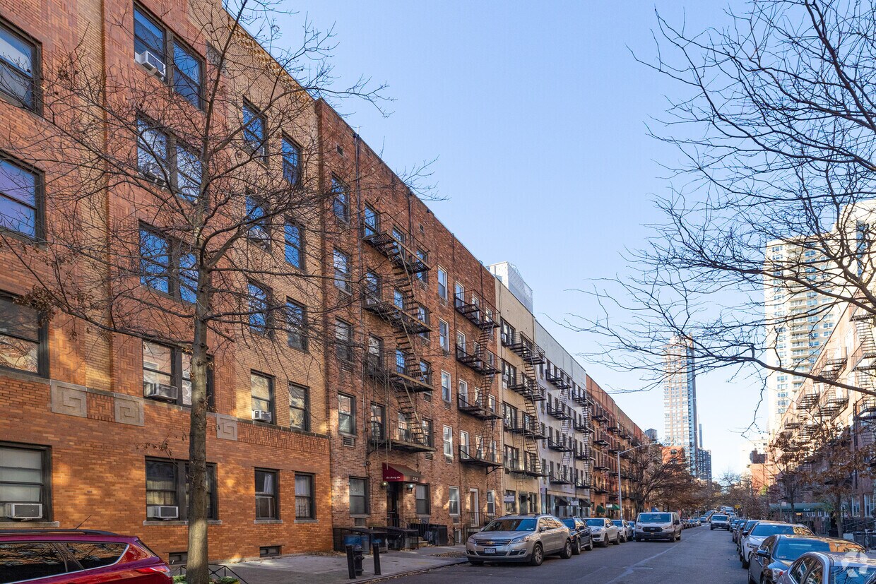 Primary Photo - 522 E 88th St