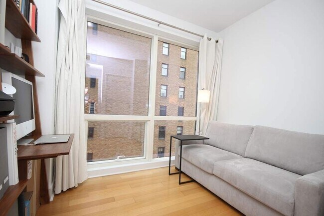 Foto del edificio - 2628 Broadway