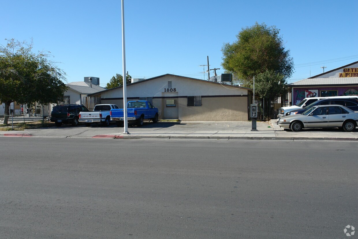 Building Photo - 1808 Fairfield Ave