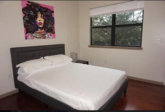 Foto del edificio - 898 Oak St SW