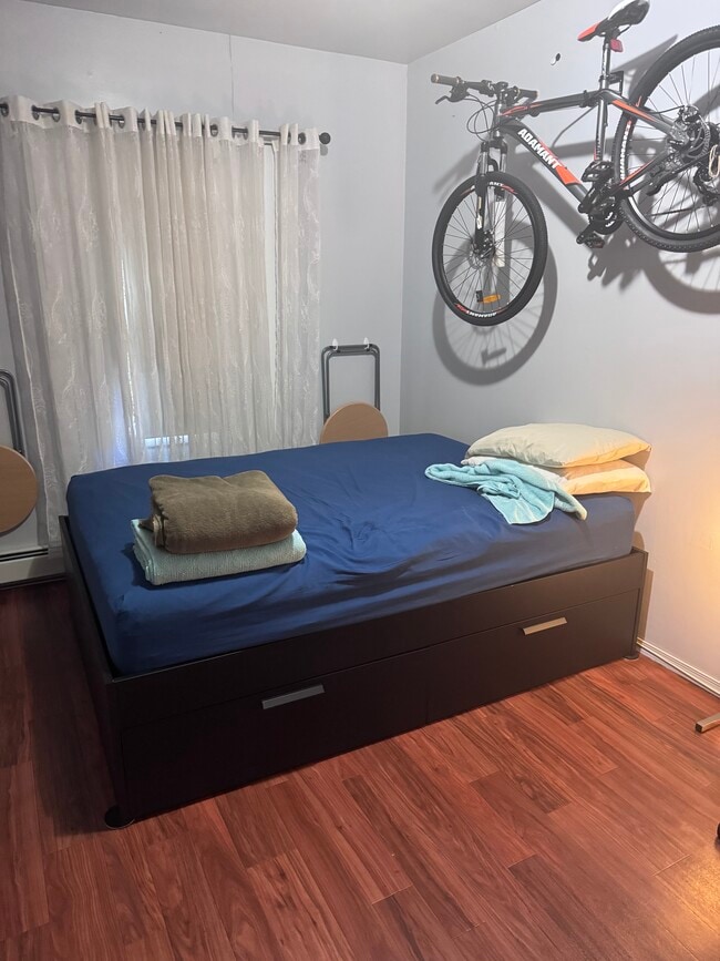 128 sqft Bedroom - 165 Winfield Ave