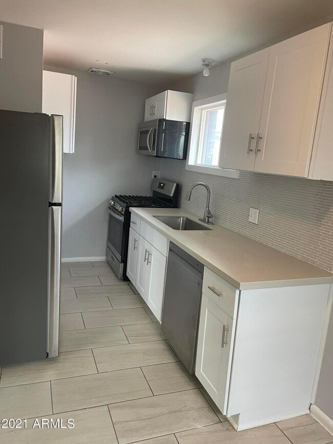 Foto del edificio - 2242 N 29th Pl