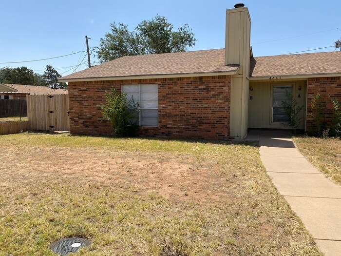 Primary Photo - 2 bed 1 bath duplex unit