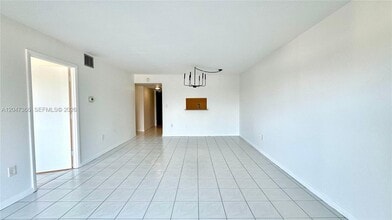 Building Photo - 130 S Shore Dr
