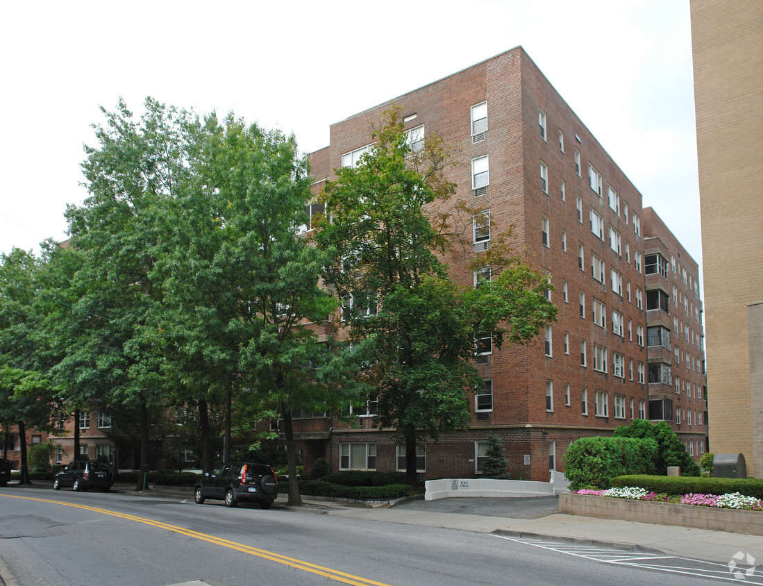 Building Photo - 120 E Hartsdale Ave