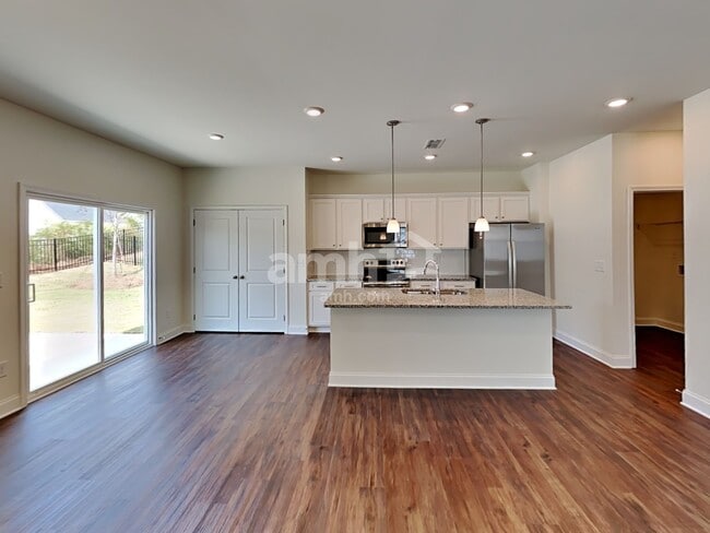 Foto del edificio - 897 Headland Wy