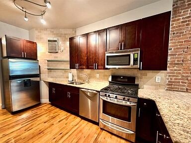 Foto del edificio - 228 1st St