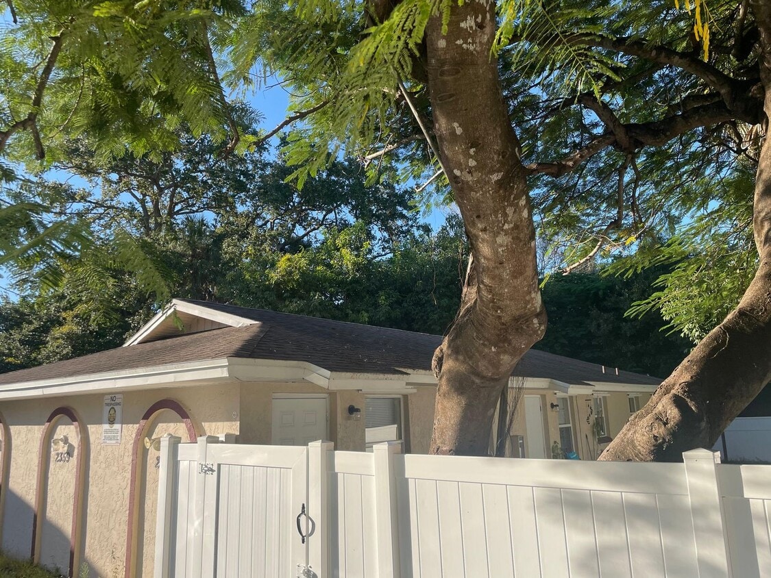 Photo - 2357 Lafayette St - Amilaa