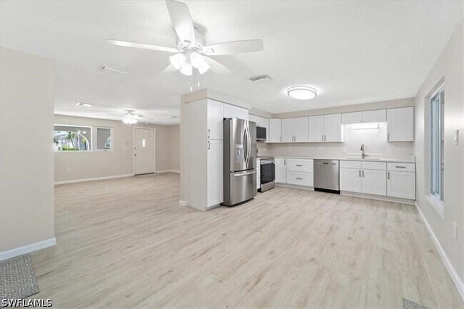Building Photo - 6128 Cocos Dr