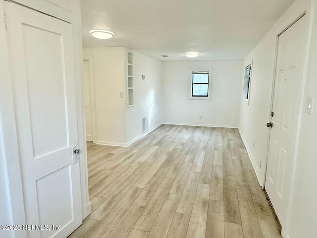 Building Photo - 1077 Willow Branch Ave