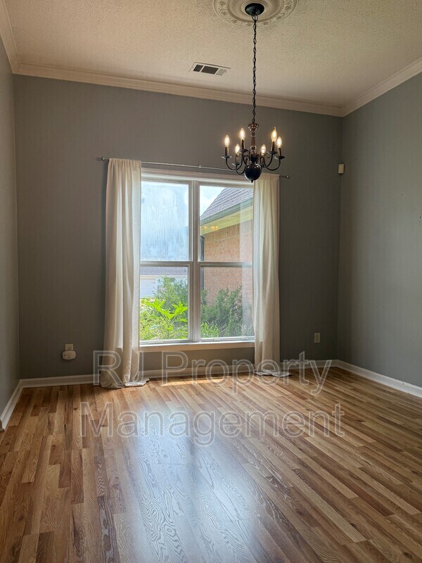 Foto del edificio - 6095 E Everett Hill Cir