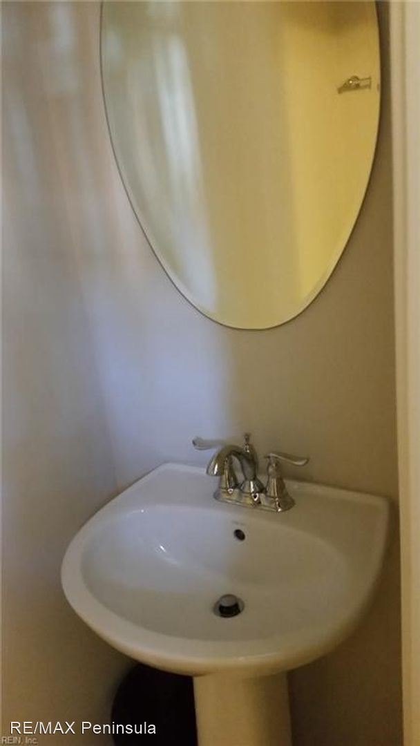Foto del edificio - 3 br, 2.5 bath House - 105 Parkway Ct