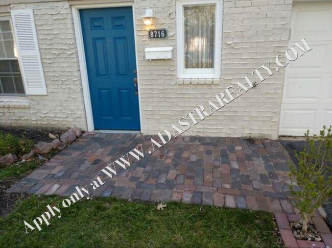 Building Photo - Spacious 3 Bedroom Raised Ranch in South K...