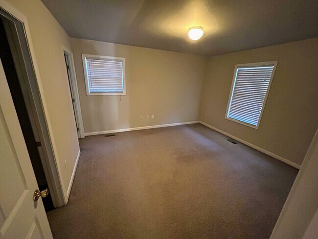Main Bedroom - 9117 Dayton Ave