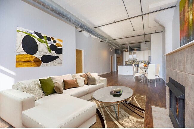 Building Photo - 221 E Cullerton St