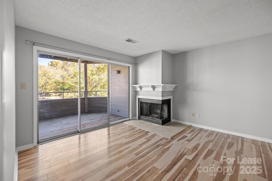 Foto principal - 2505 Stockbridge Dr