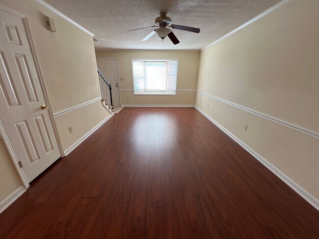 Foto del edificio - 2 Bedroom Apartments/Townhomes in Five Poi...
