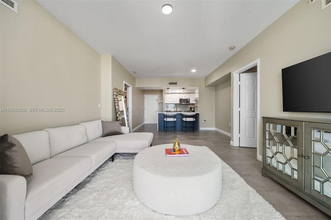 Building Photo - 1755 E Hallandale Beach Blvd