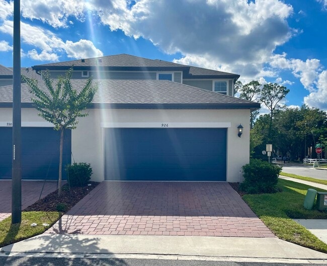 Building Photo - 4 Bedroom, 2.5 Bath Town Home in Legacy Pl...